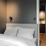 King bed - Free parking - Renovated June 2025