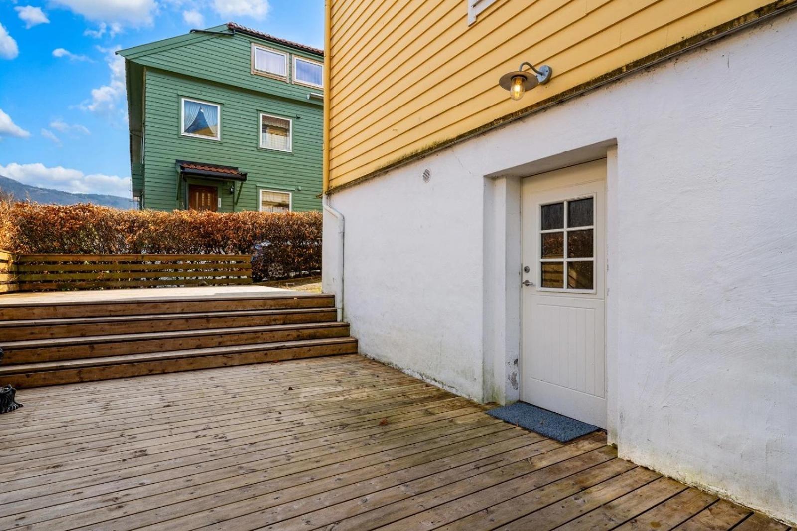 King bed - Free parking - Renovated June 2025 Bergen