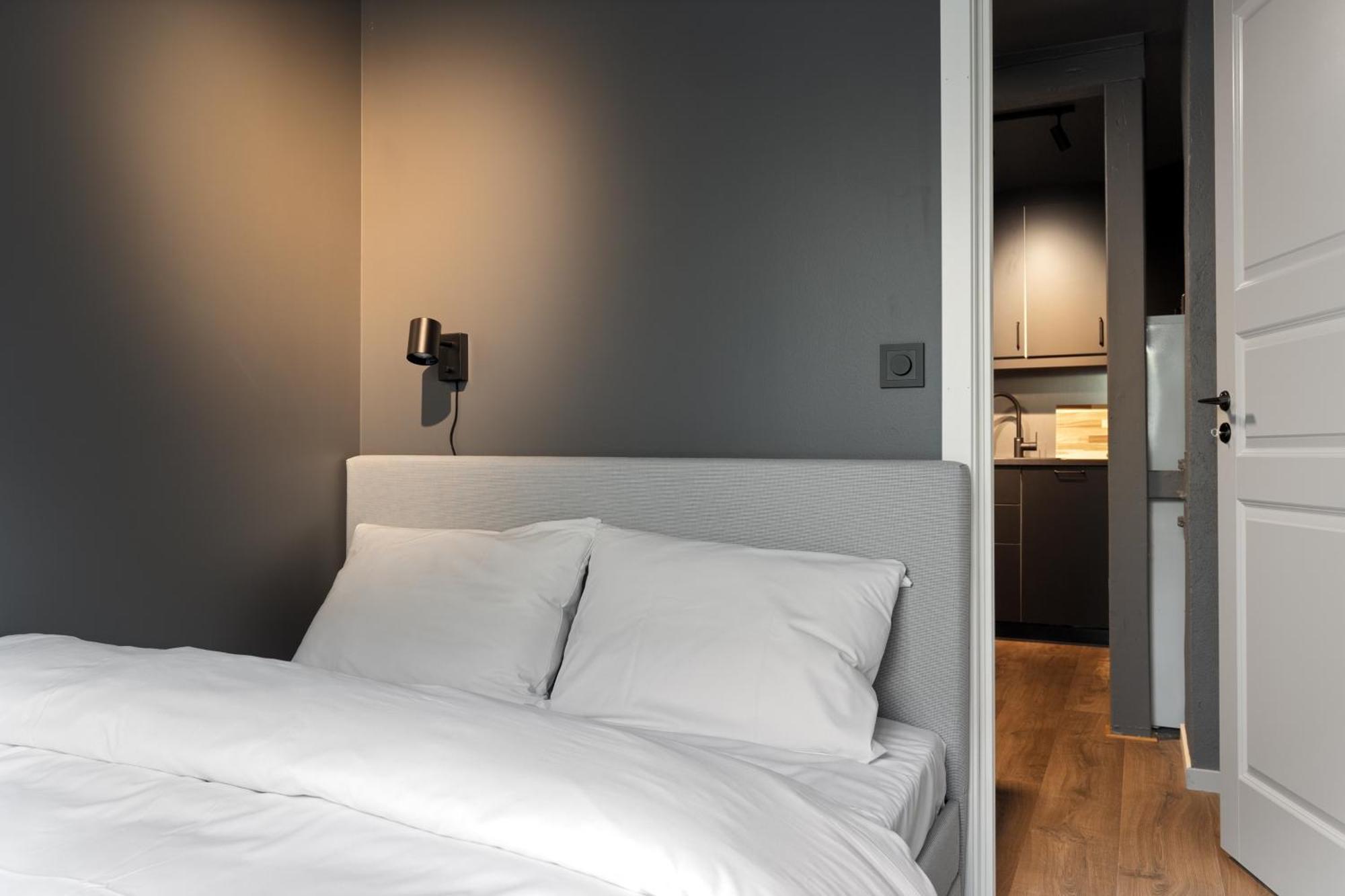 King bed - Free parking - Renovated June 2025 *