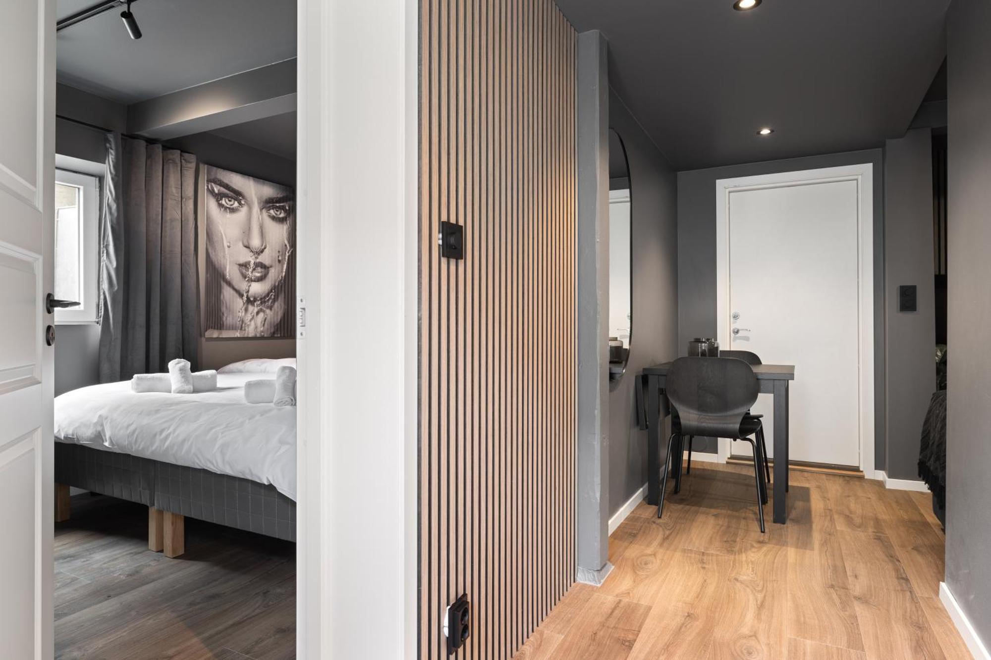 King bed - Free parking - Renovated June 2025